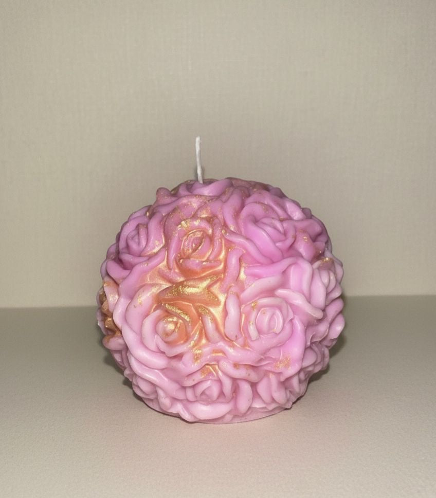 🕯 Rosendream – Handgegossene Rapswachskerze in zartem Rosé mit goldenem Glanz