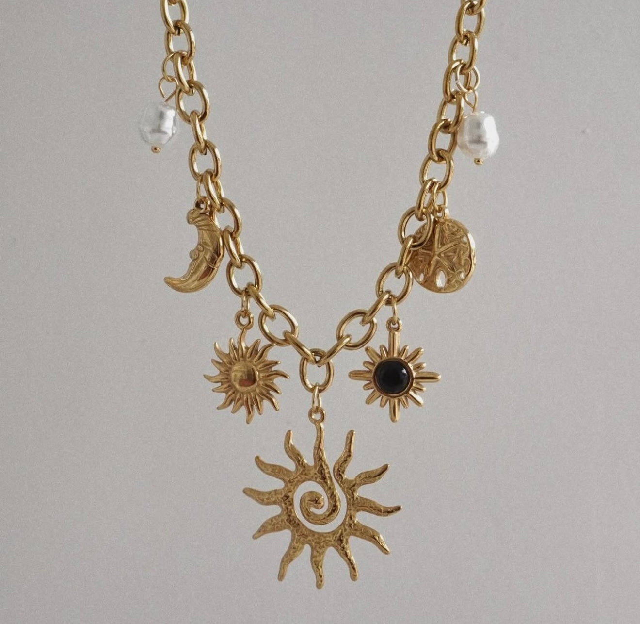 Goldene Sonnen- & Mond-Kette – Edelstahl & wasserfest ✨🌙