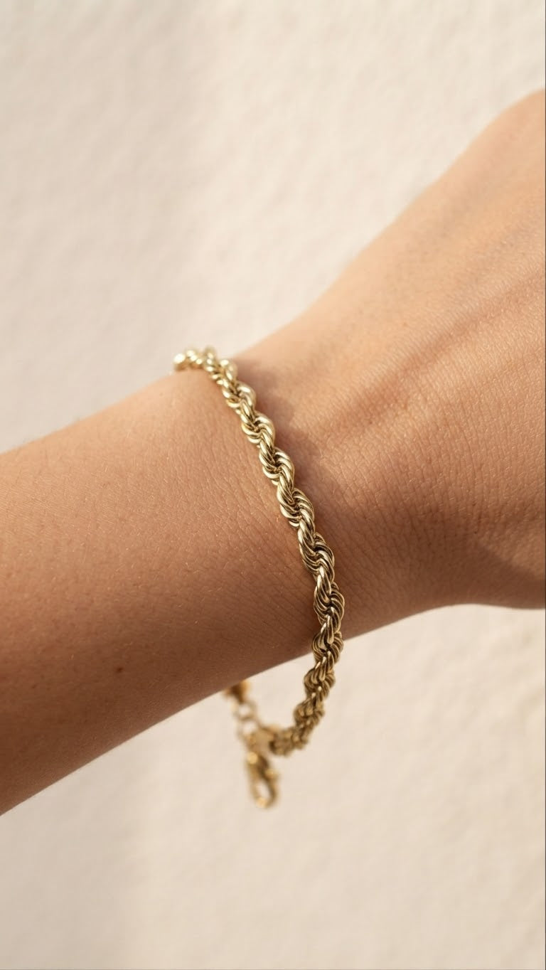 Klassisches Kordelarmband in Gold – Zeitlose Eleganz