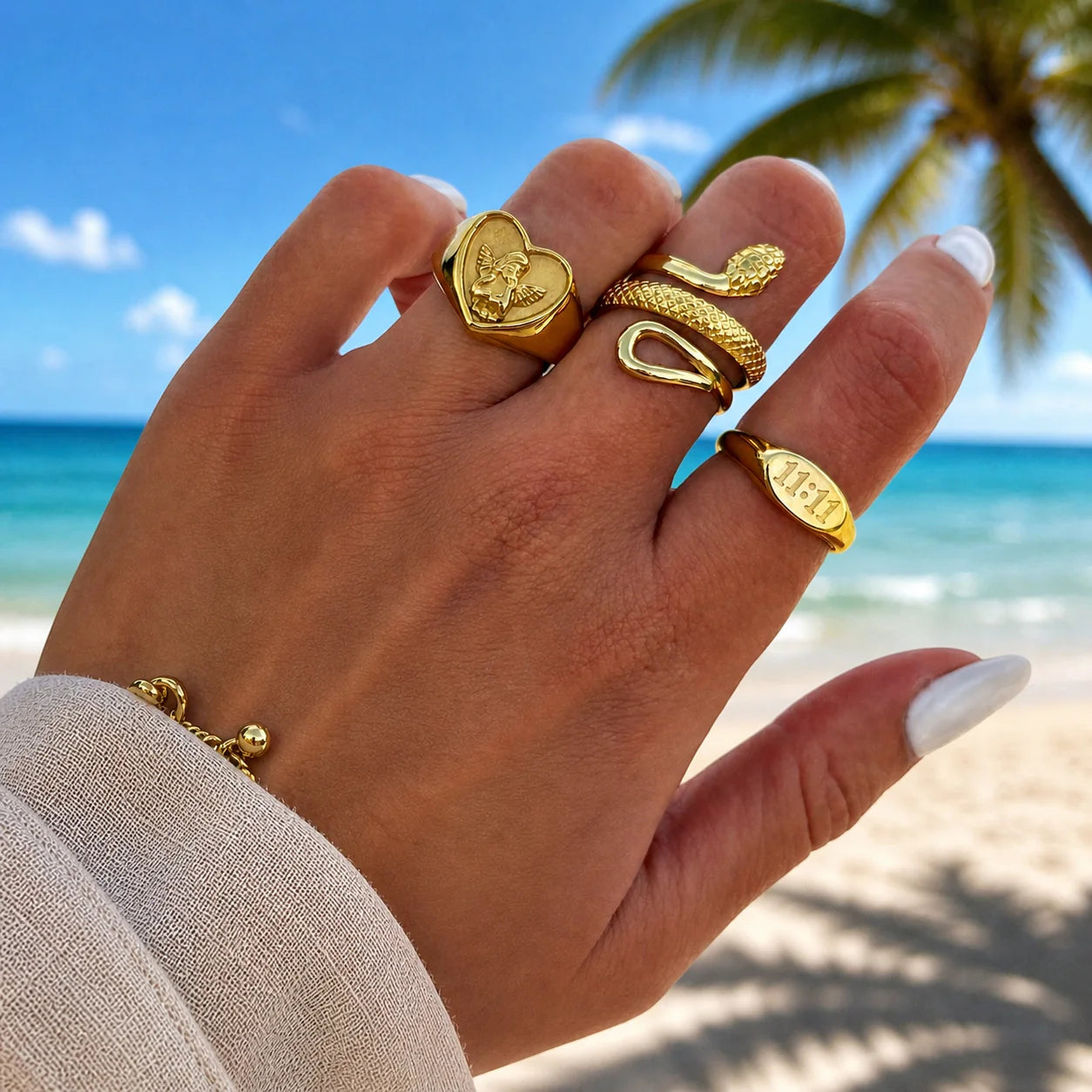 Ring in Herzform ist mit einem filigranen Engel-Motiv 🤍✨