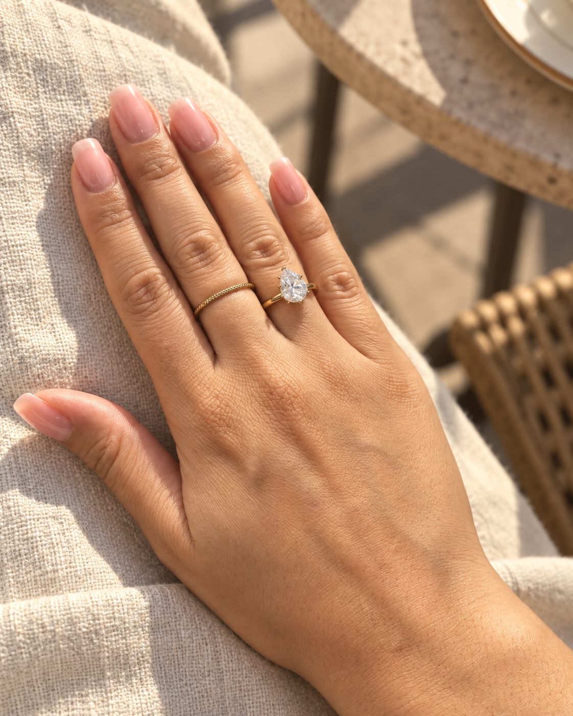 Golden Drop – Ring mit funkelndem Tropfenstein ✨