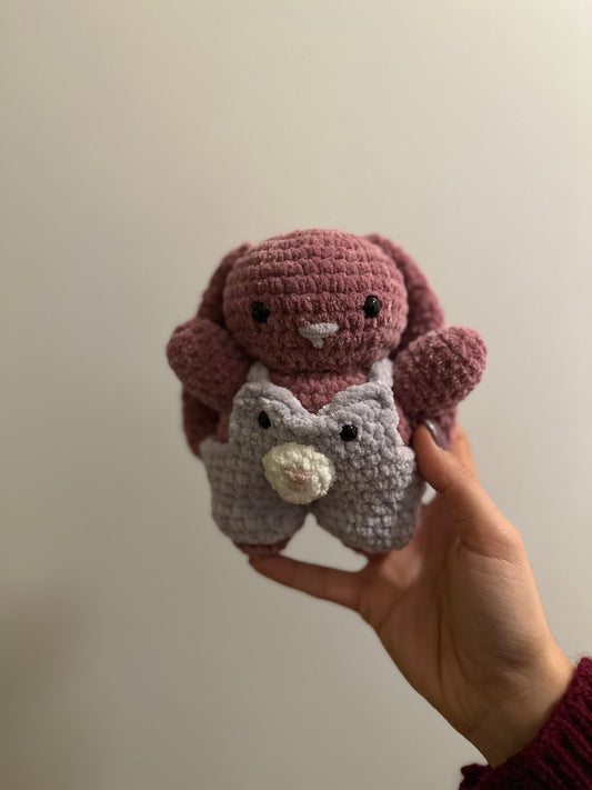 💕 Handgemachtes Häschen im Kuschel-Overall – mit Liebe gehäkelt
