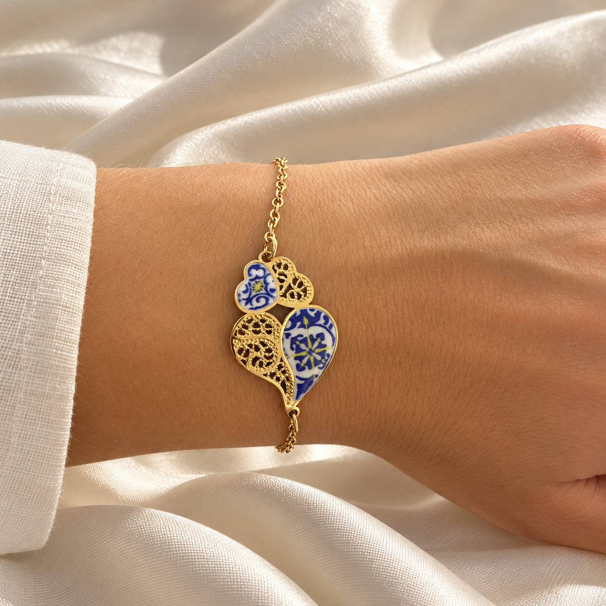 Armband mit Viana-Herz – Blau-Weiss & Goldfarben