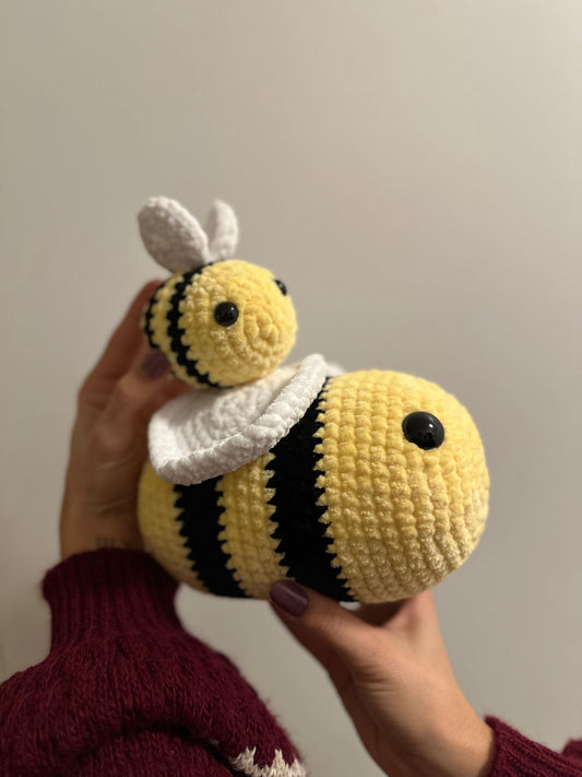 🐝 Handgemachte Biene – kuschelig & detailreich