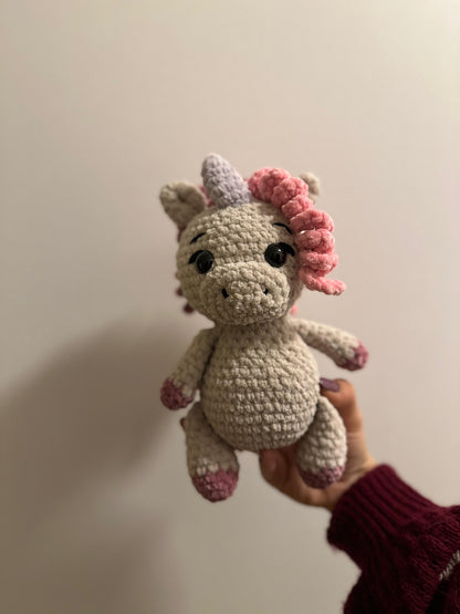 🦄 Handgemachtes Einhorn – mit rosa Mähne