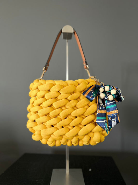 Klassik Bag aus Cotton mit Ledergriff und Anhänger