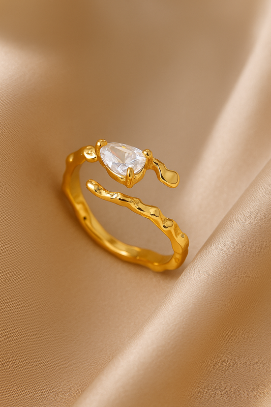 Goldener Edelstahl-Ring mit Kristallstein – verstellbar ✨