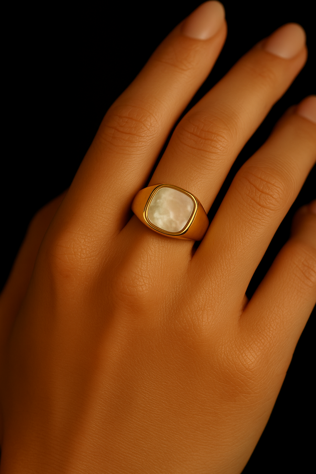 Goldener Edelstahl-Ring mit Perlmutt-Einlage ✨