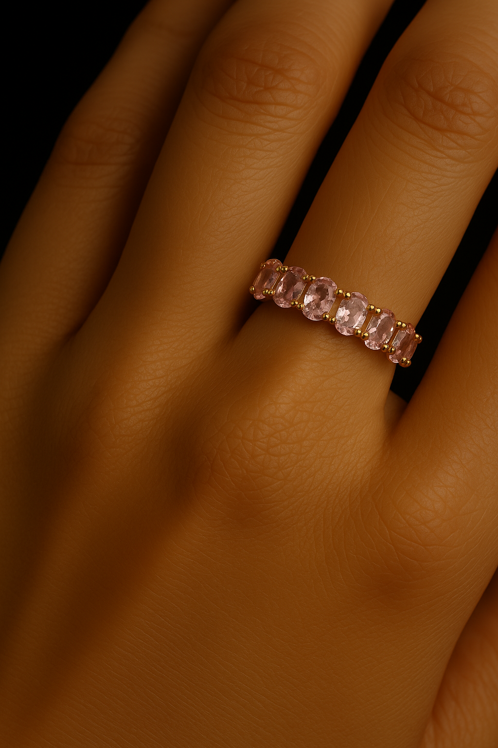 Goldring mit rosafarbenen Zirkonia-Steinen 🩷