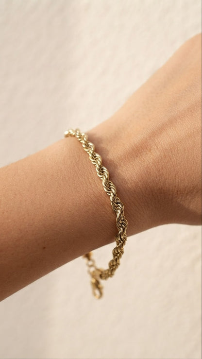 Klassisches Kordelarmband in Gold – Zeitlose Eleganz