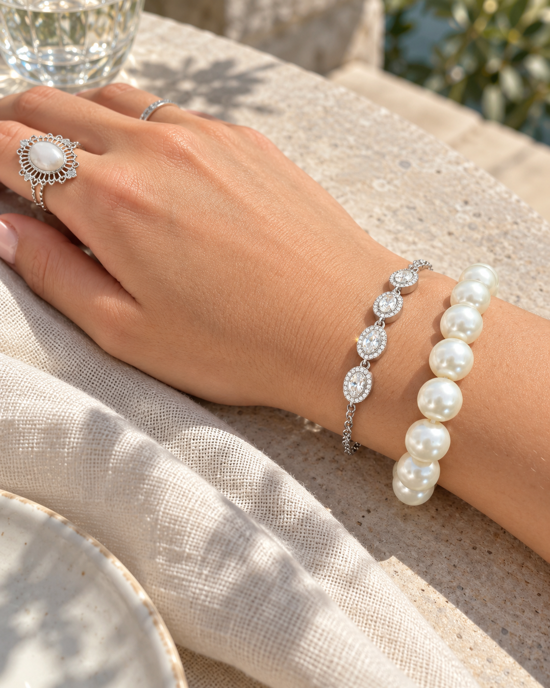 Filigranes Armband mit fünf funkelnden Ovalsteinen – Silberfarben