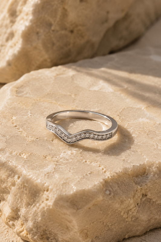 ✨ Modern Wave Ring – Silver Edition ✨