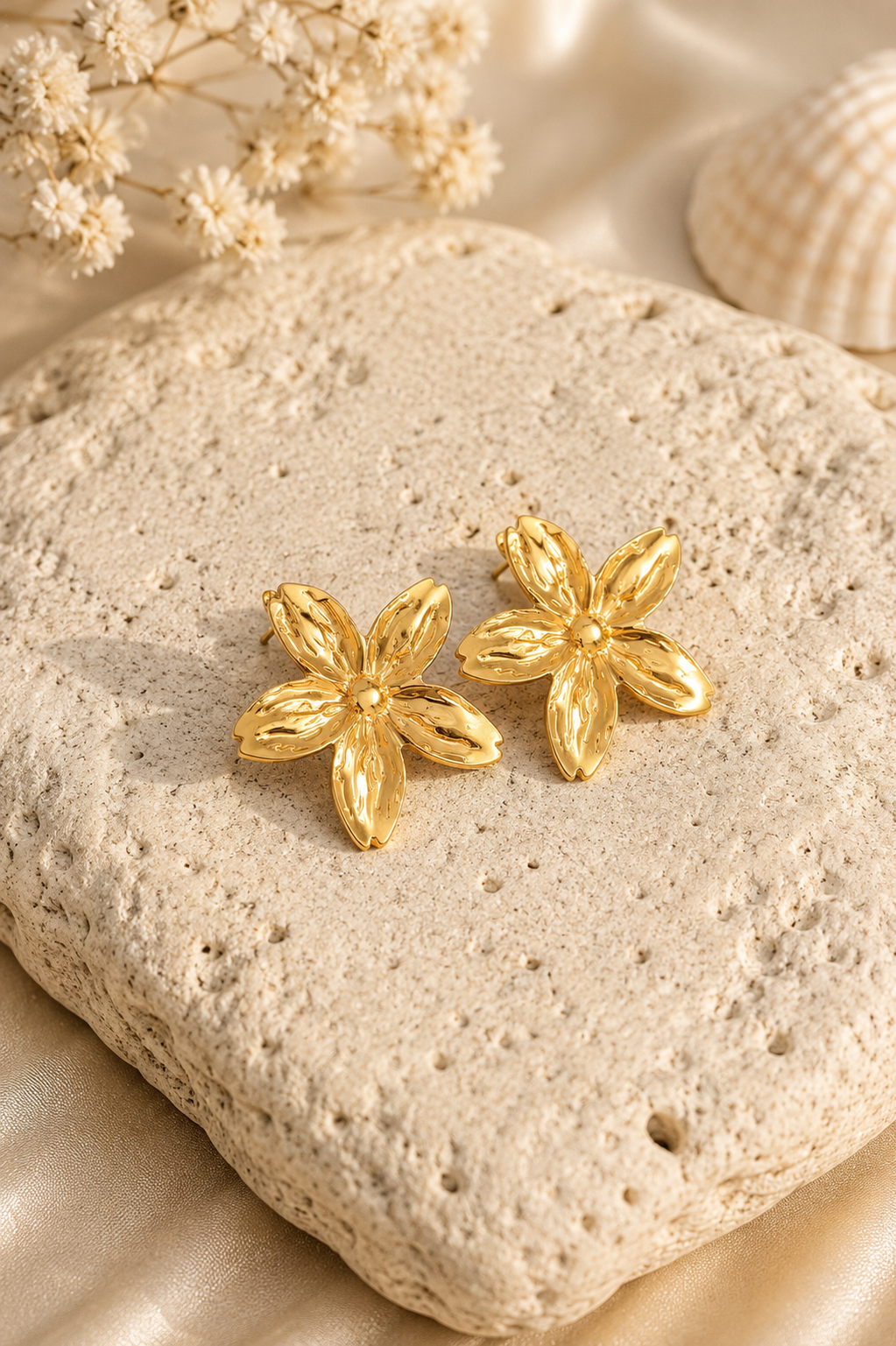 🌺 Blüten-Ohrstecker Gold – Edelstahl