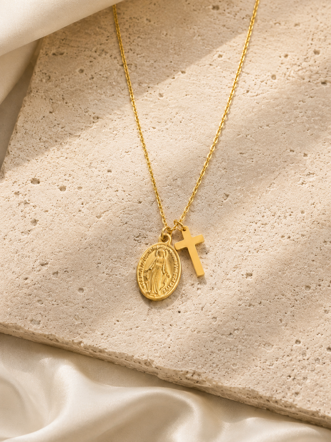 Maria-Kreuz-Halskette Gold